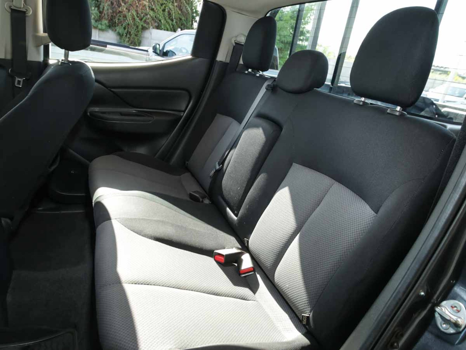 Mitsubishi L-200 WORK CR D/C 4X2 TD 2022 - Imagen 12 de 20