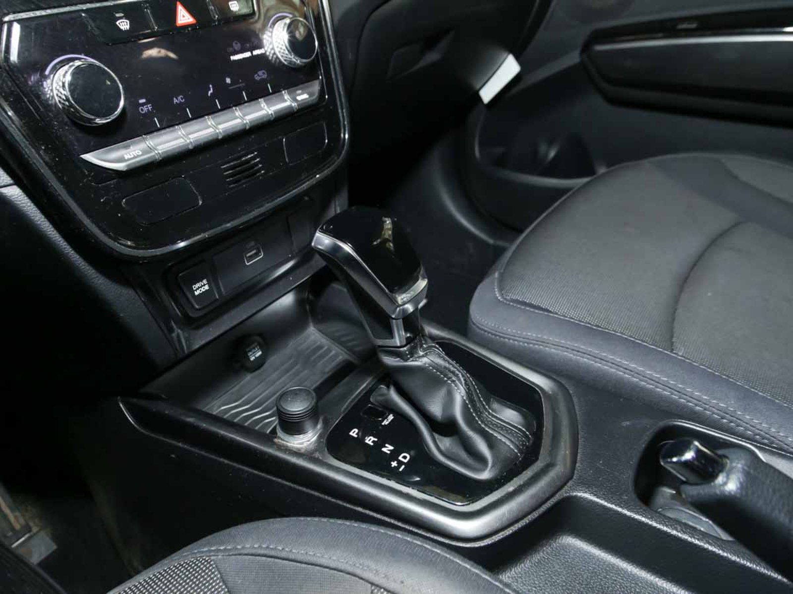 SSANGYONG TIVOLI LIMITED 1.6 6AT 2WD 6 AB 2023 - Imagen 9 de 13