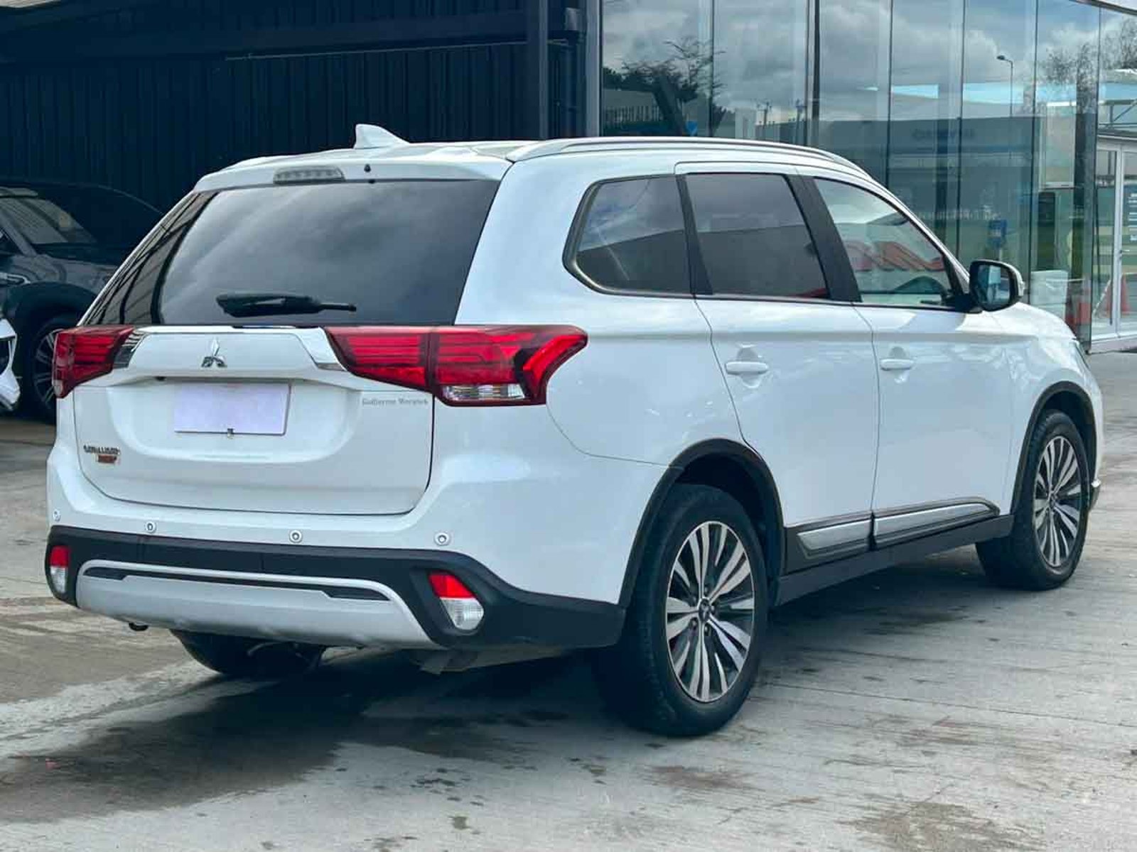 MITSUBISHI NEW OUTLANDER 4X2 AT GLX 2021 - Foto 4 de 8