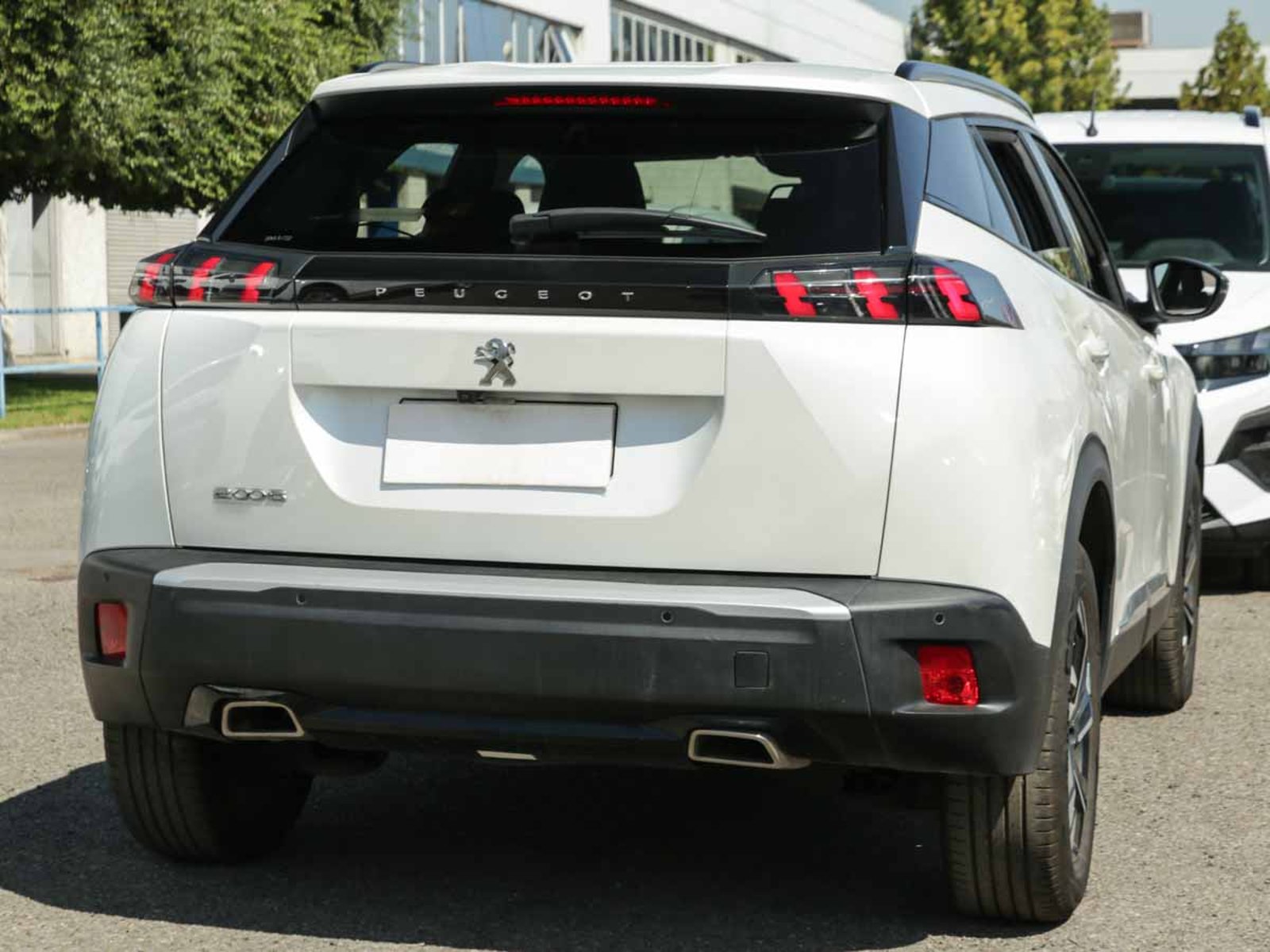 PEUGEOT 2008 ALLURE PACK PURETECH 130 EAT8 2023 - Imagen 6 de 13
