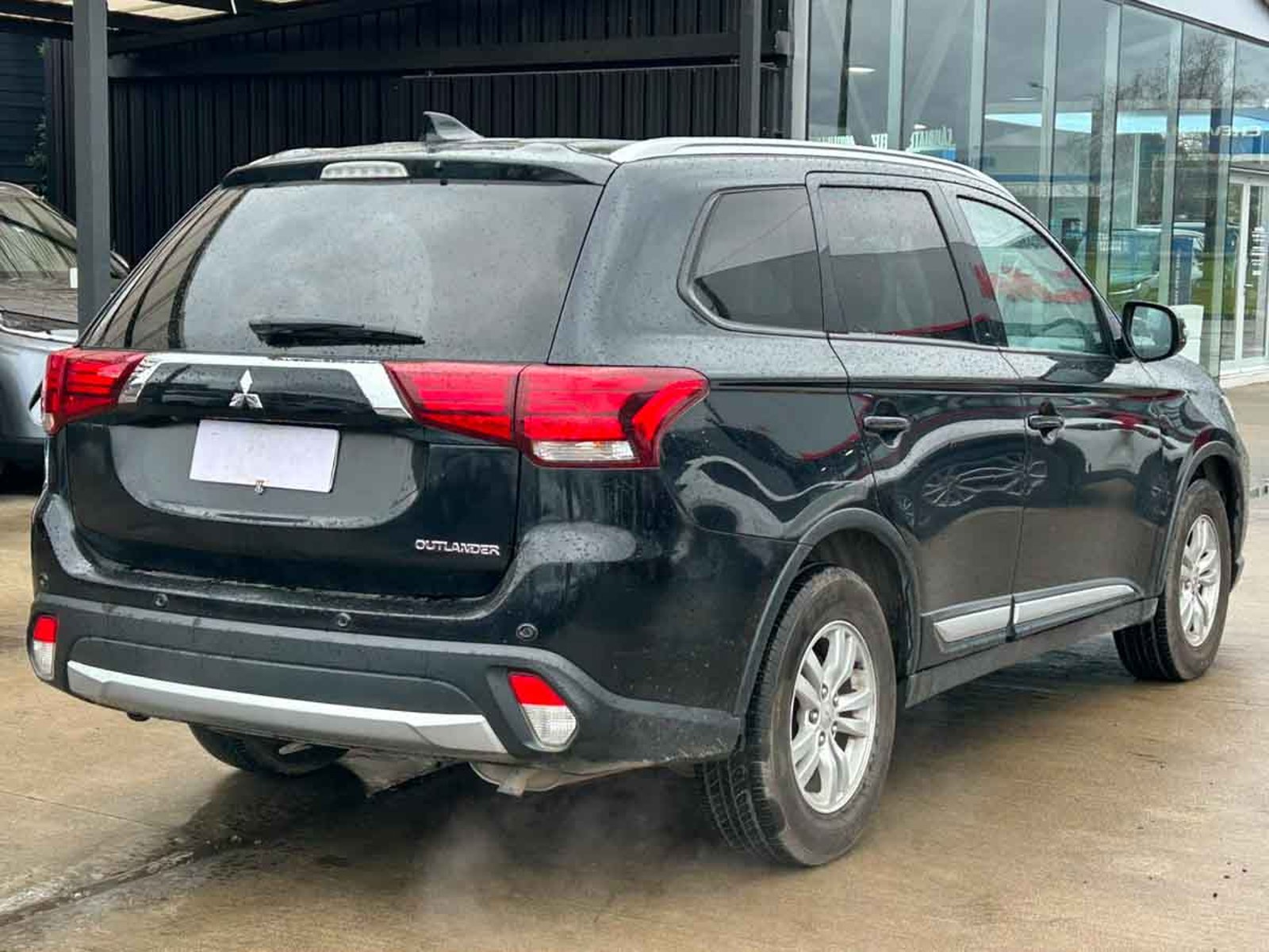 Mitsubishi NEW   OUTLANDER  4X2  2.0  AT 2019 - Foto 4 de 8