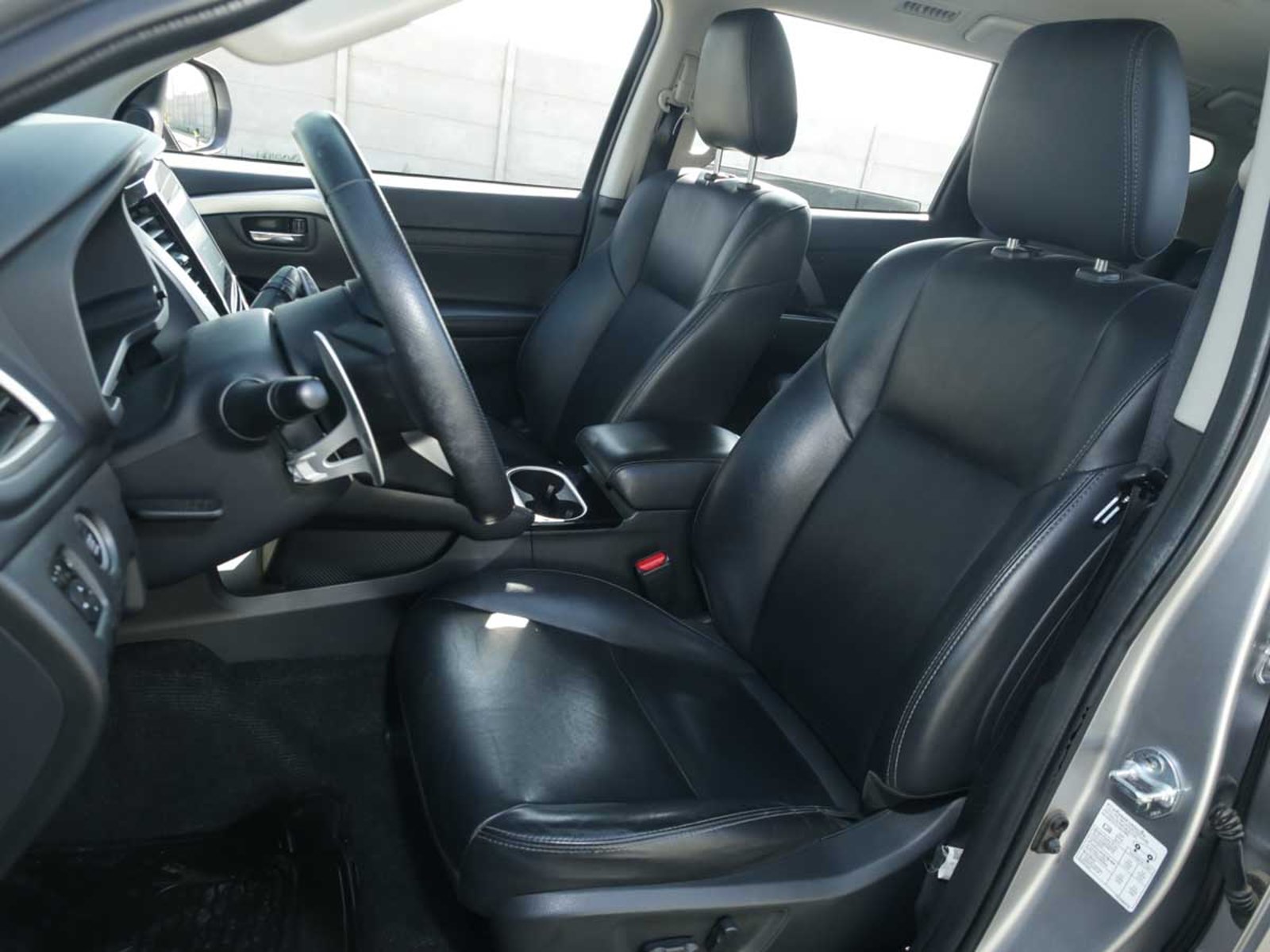 Mitsubishi MONTERO SPORT 3.0 2WD AT 2024 - Imagen 6 de 8