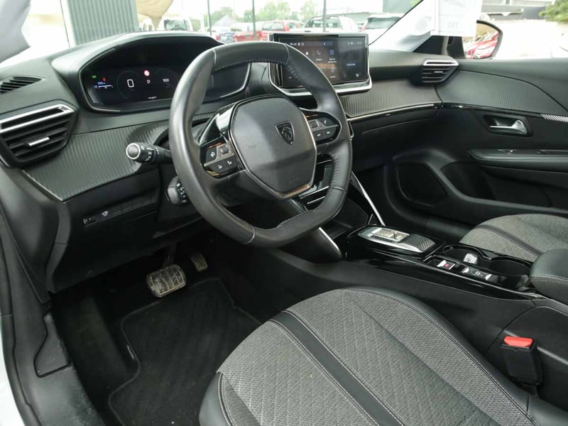 Peugeot 208 MCA ALLURE PURETECH 130 EAT8 2024 - Imagen 6 de 8
