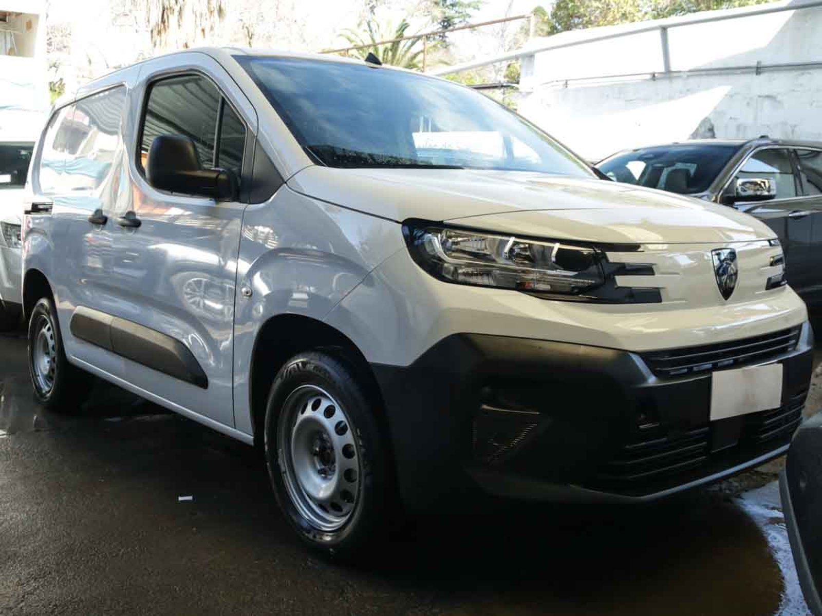 Peugeot PARTNER MCA L1 DIESEL 100HP MT 2026 - Foto 2 de 8