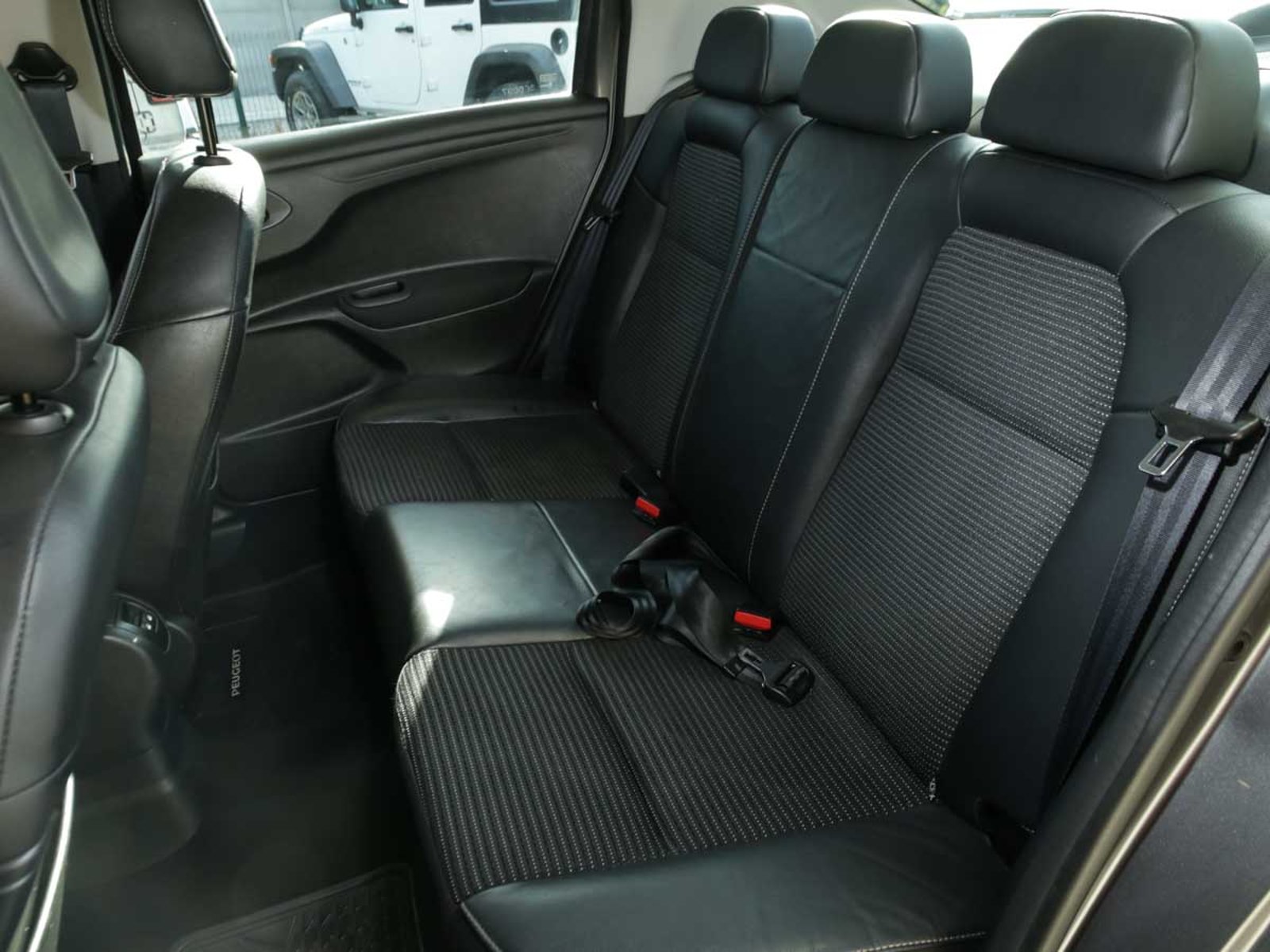 PEUGEOT 301 ALLURE 1.6 HDI 92HP 2022 - Imagen 10 de 12