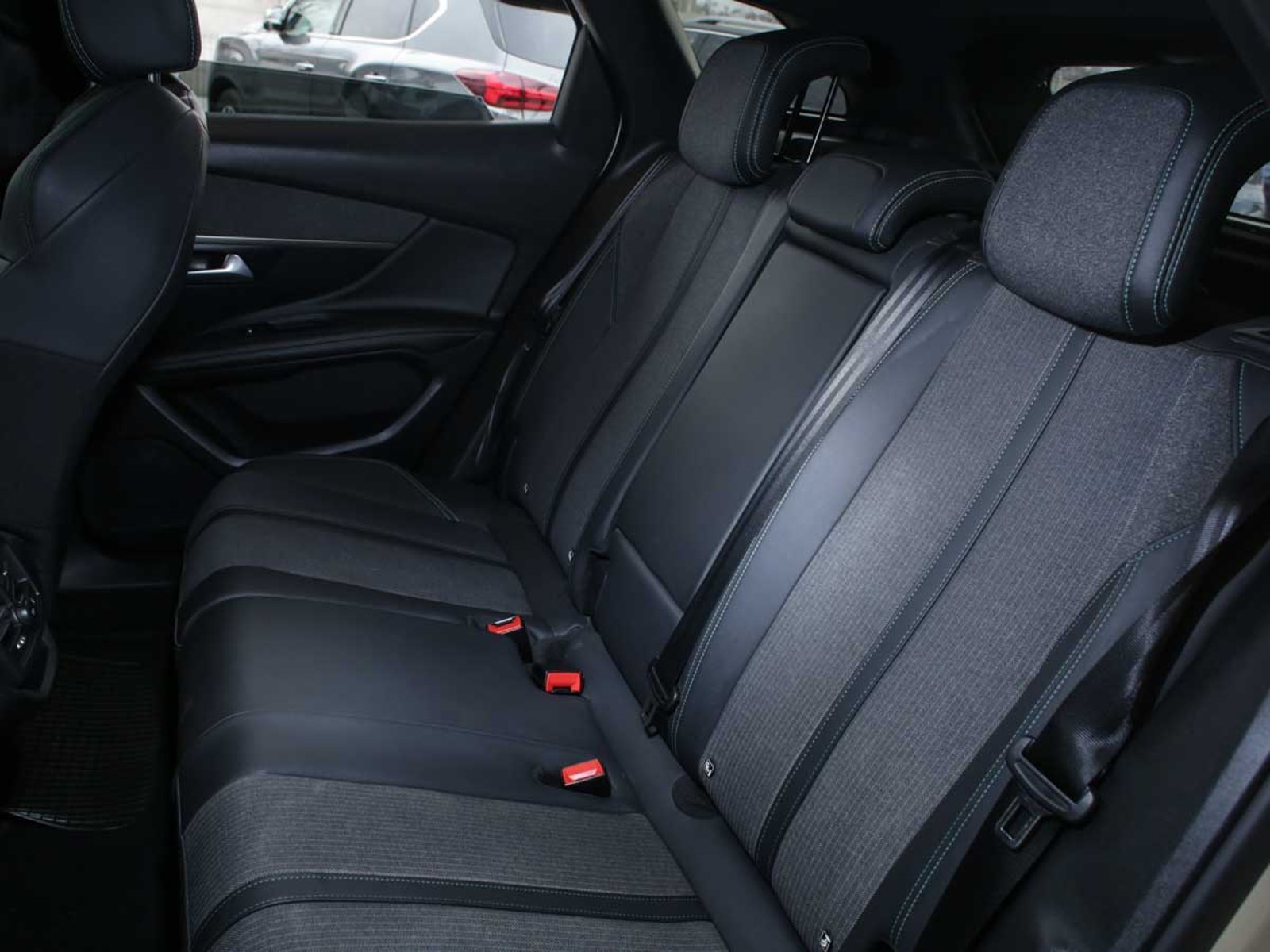 Peugeot 3008 ALLURE PACK BLUEHDI 130 EAT8 2024 - Imagen 8 de 8
