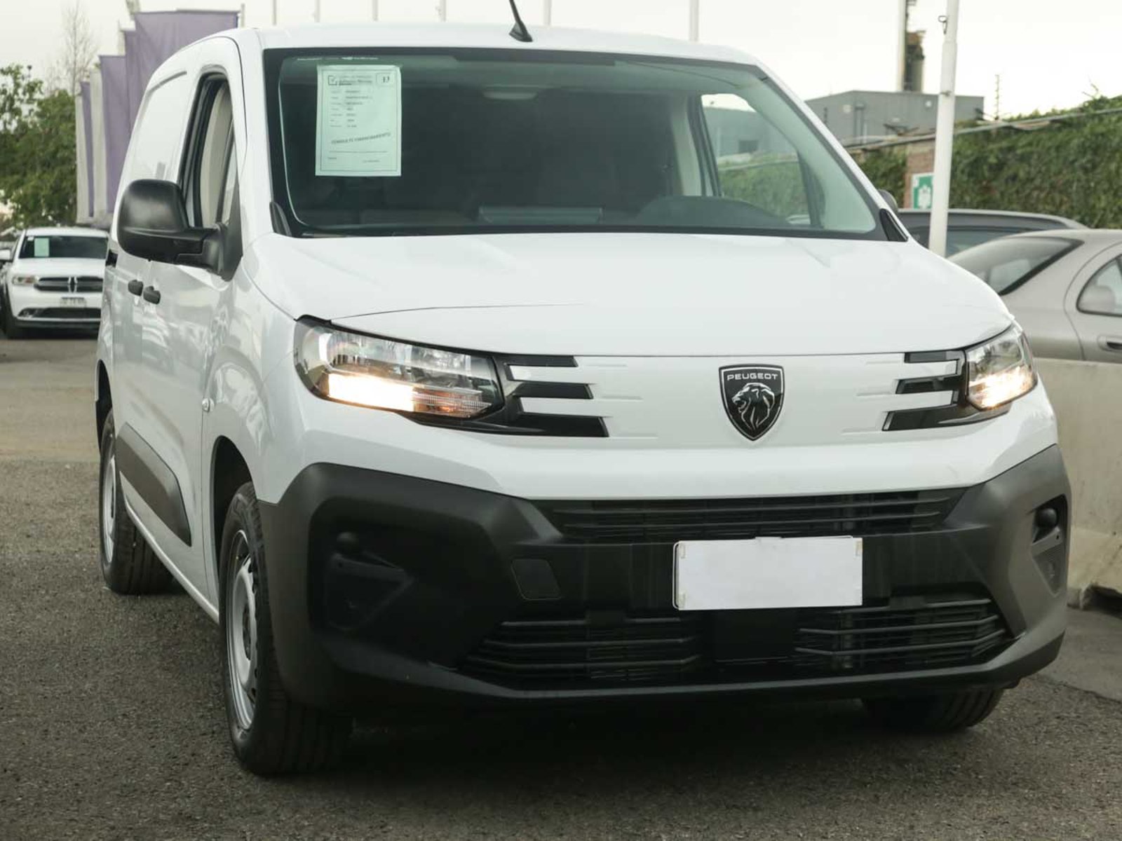 Peugeot PARTNER MCA L1 DIESEL 100HP MT 2026 - Foto 2 de 8