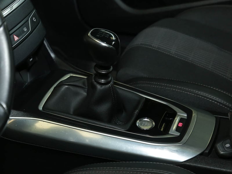 Peugeot 308 BLUE HDI 130 1.5 2021 - Imagen 9 de 14