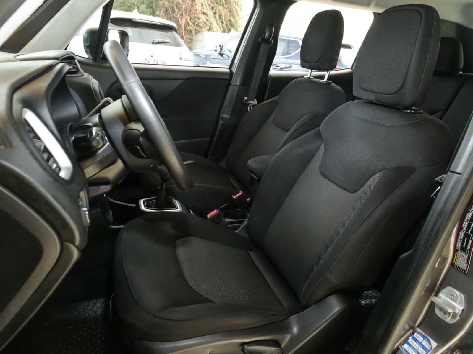 Jeep RENEGADE SPORT 4X2 LX  MT 2019 - Imagen 7 de 8