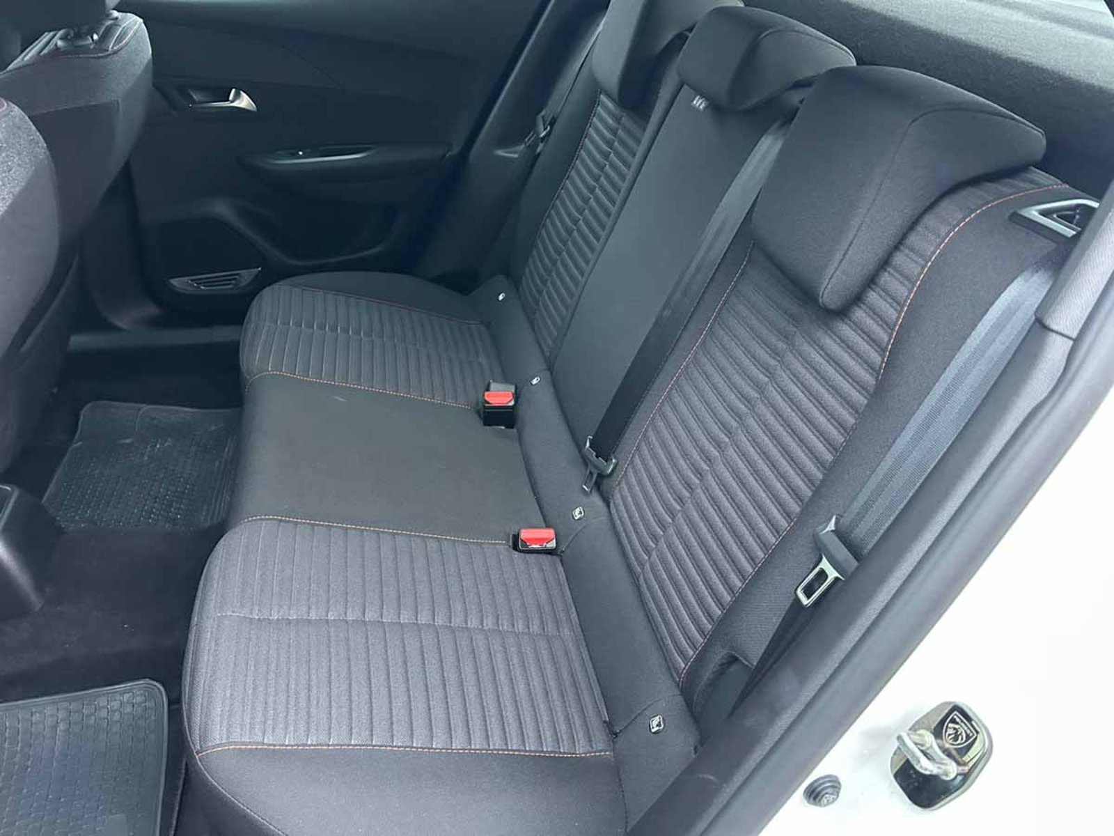 Peugeot 2008 PURETECH 130 4X2 1.2 2024 - Imagen 8 de 8