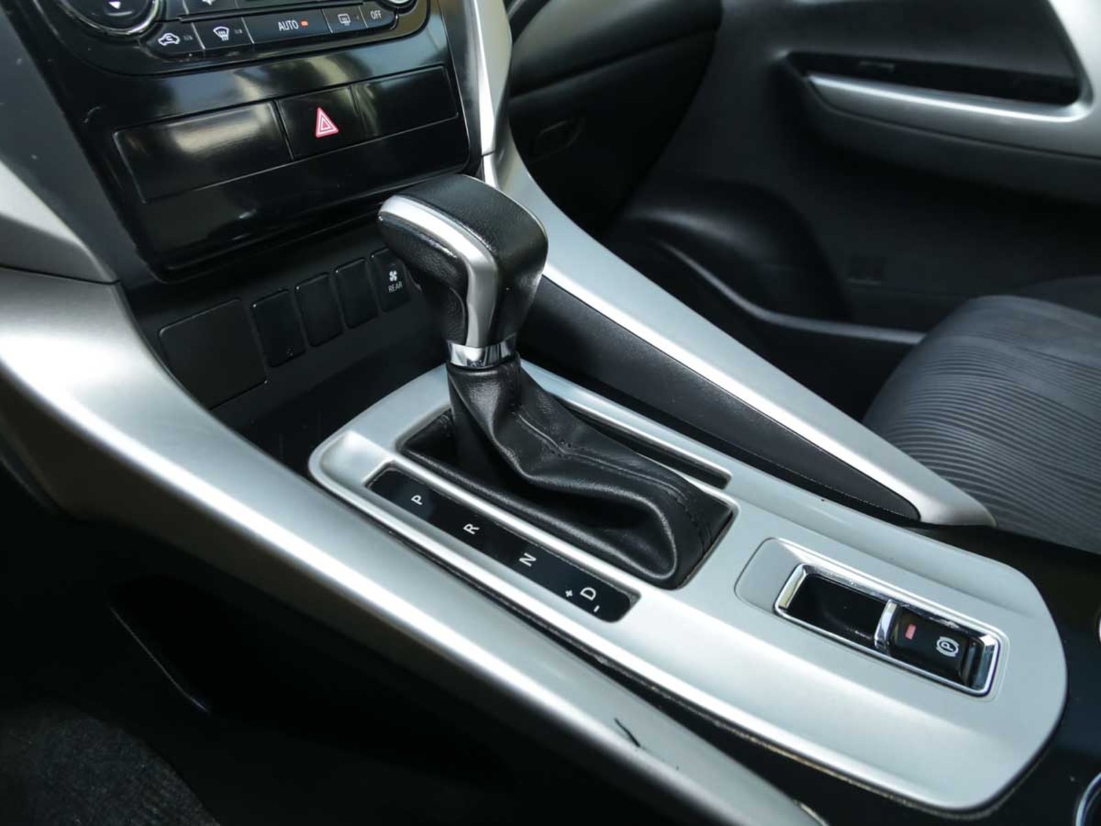 MITSUBISHI MONTERO SPORT 3.0 2WD AT 2018 - Imagen 9 de 14
