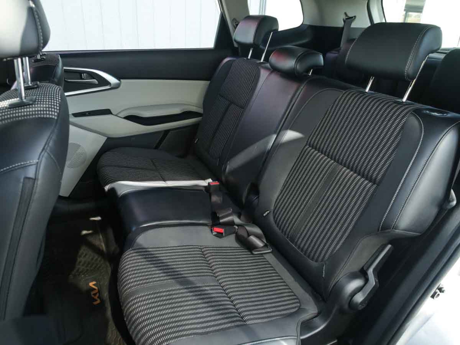 Kia CARENS 2024 - Imagen 7 de 8
