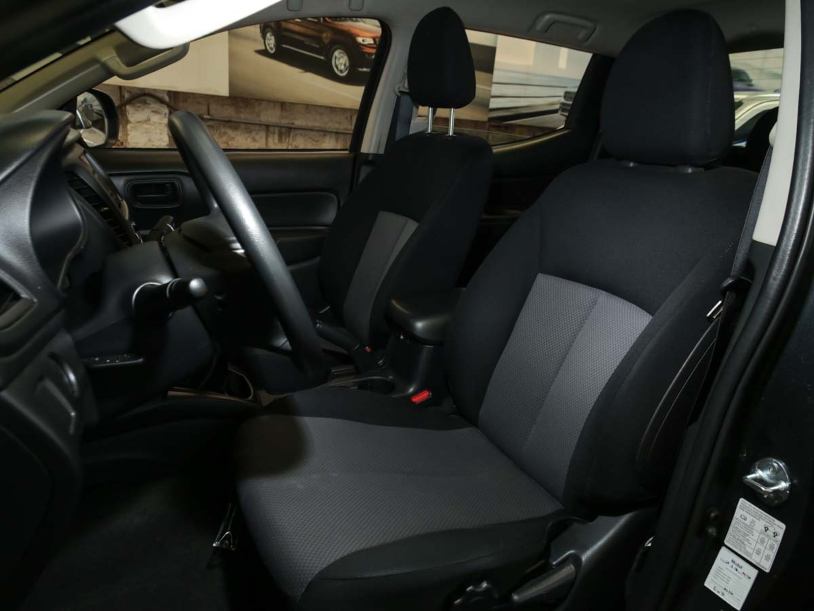 MITSUBISHI L-200 WORK CRM MEC  D/C 4X2 TD E5 2024 - Imagen 11 de 14