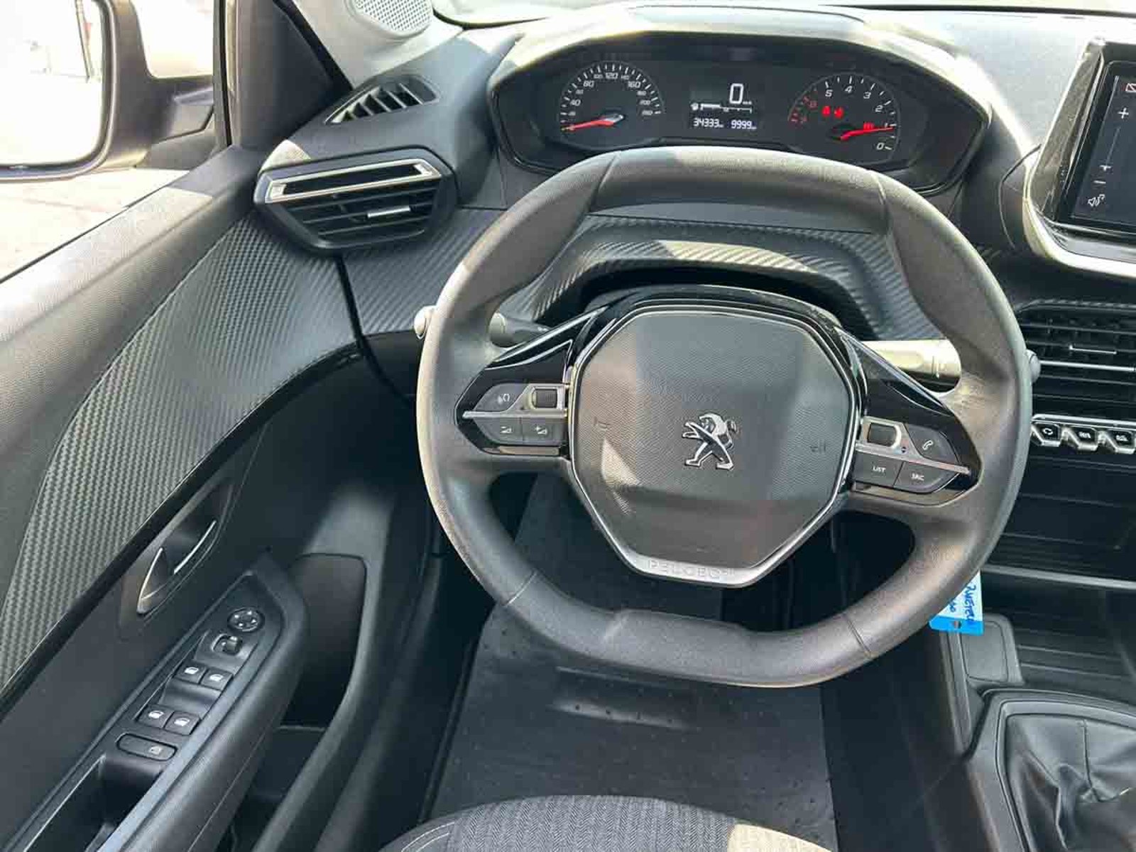 PEUGEOT 208 TECH EDITION BLUEHDI 100 2024 - Imagen 14 de 16