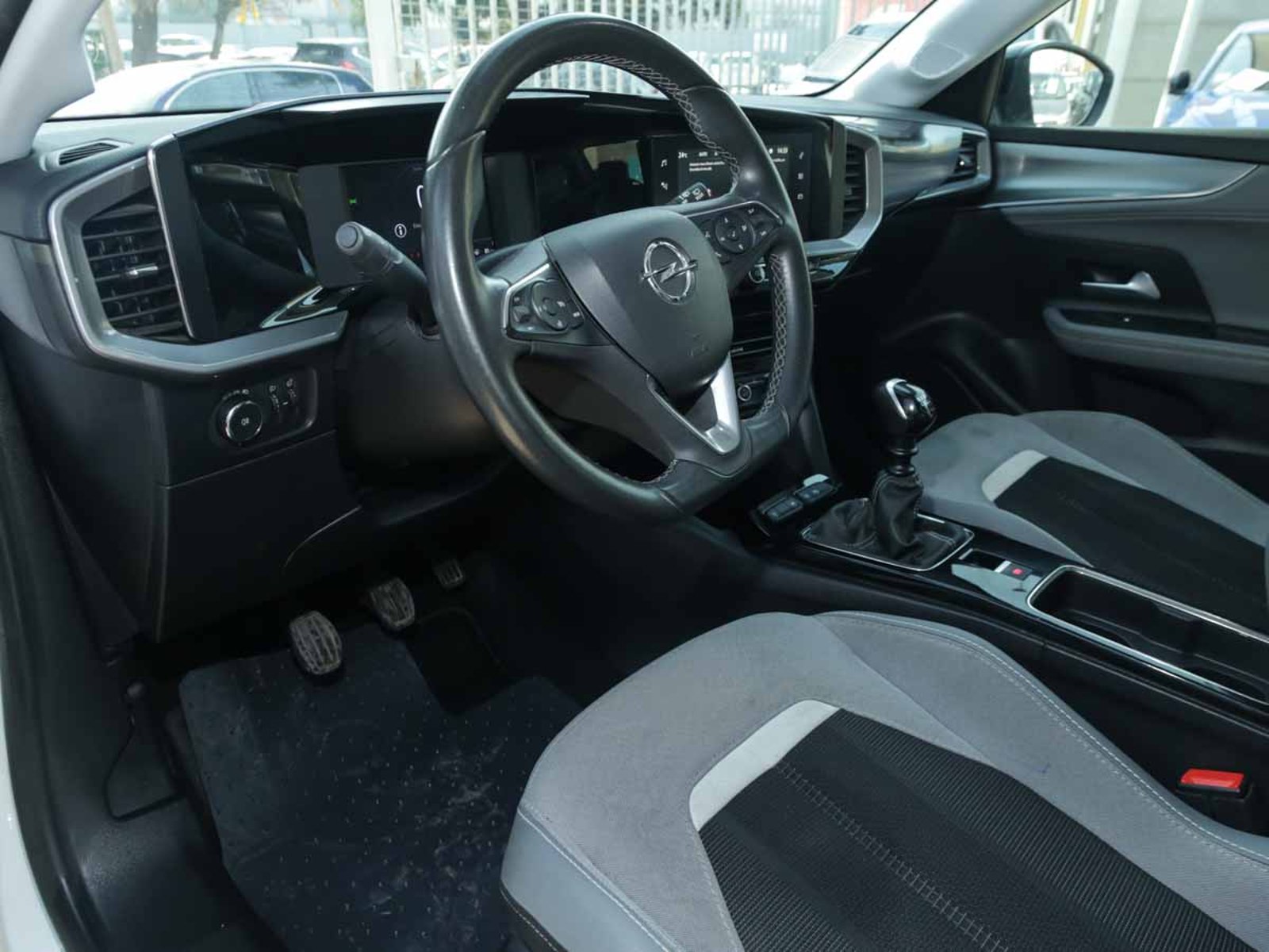 Opel MOKKA 4X2 1.2 2023 - Imagen 6 de 8