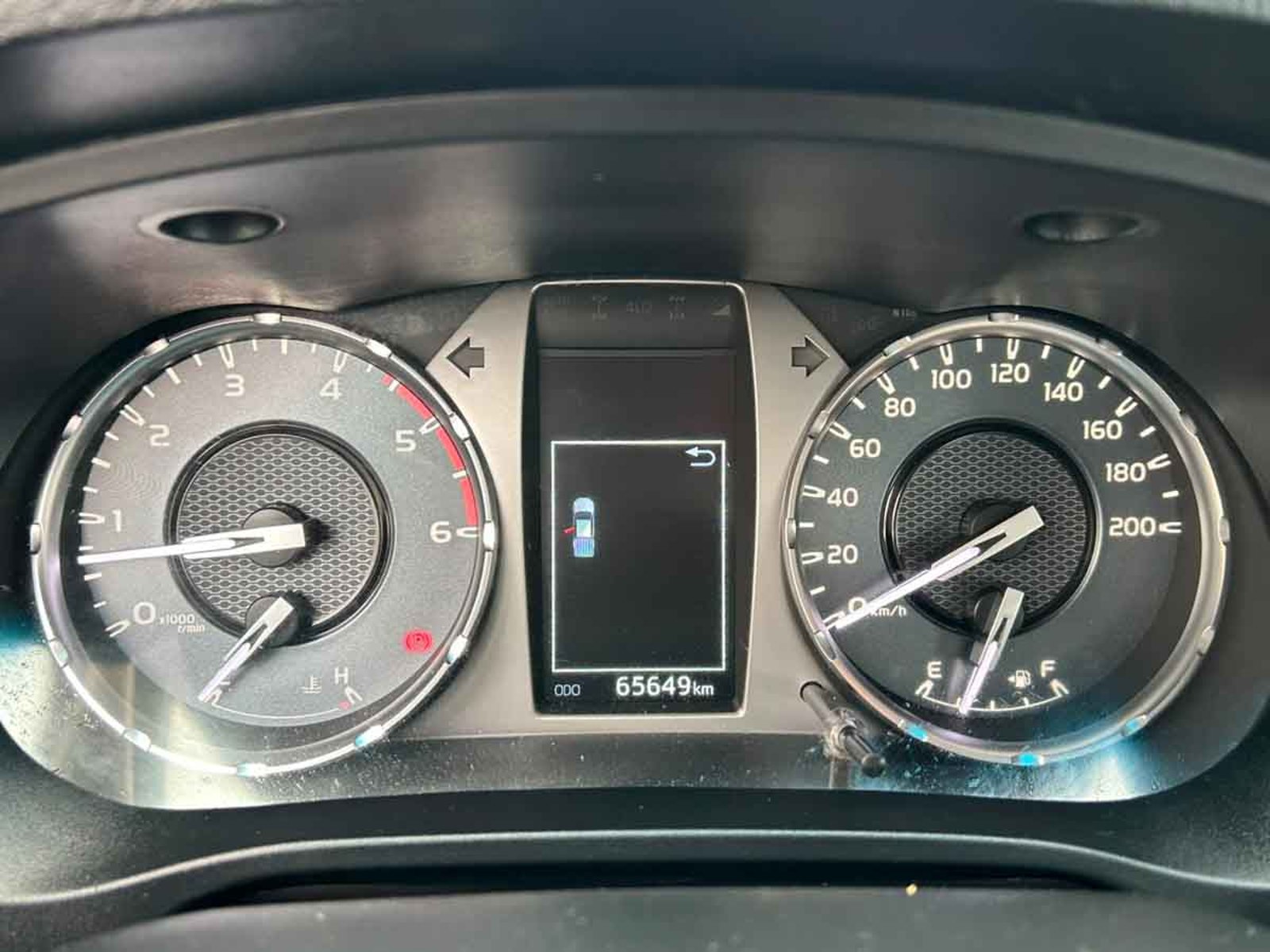 Toyota HILUX DCAB MT 4X4 2.4 2024 - Foto 5 de 8