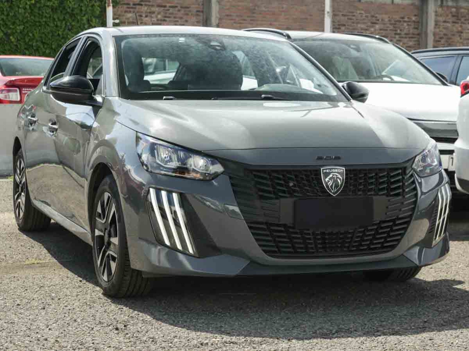 Peugeot 208 PURE TECH 1.2 2024 - Foto 2 de 8
