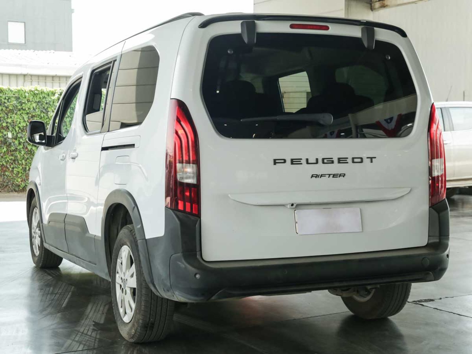 Peugeot RIFTER MCA ALLURE DIESEL 130HP AT 2025 - Foto 3 de 8