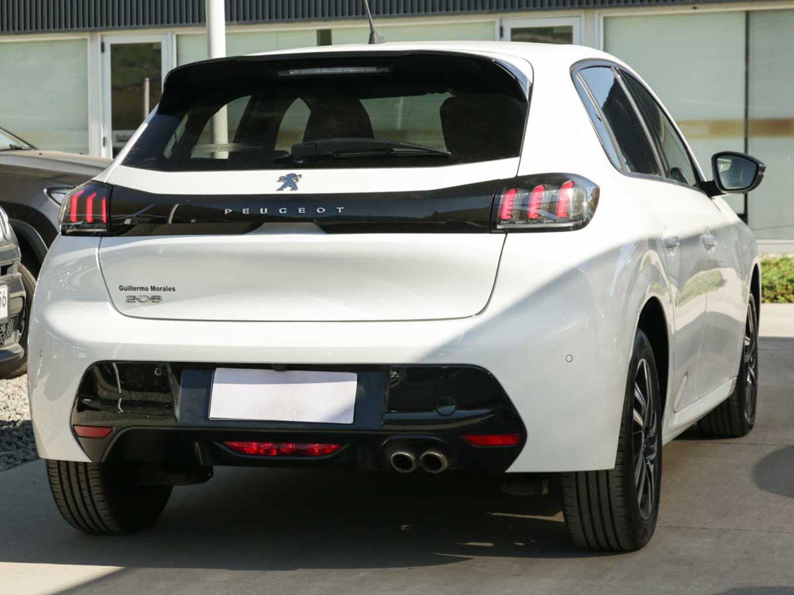 Peugeot 208 ALLURE PACK PURETECH 130 EAT8 2024 - Foto 4 de 8