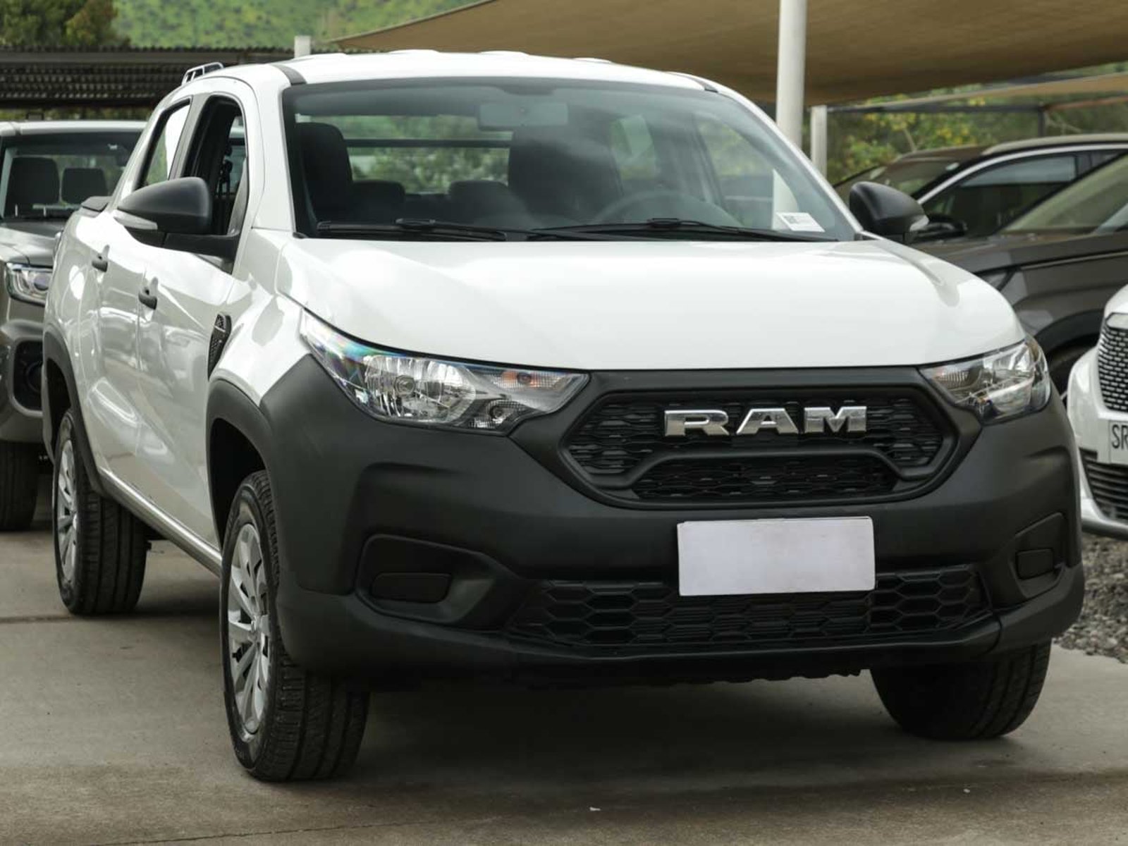 RAM 700 SLT CREW CAB 1.3 MT 2026 - Foto 2 de 8