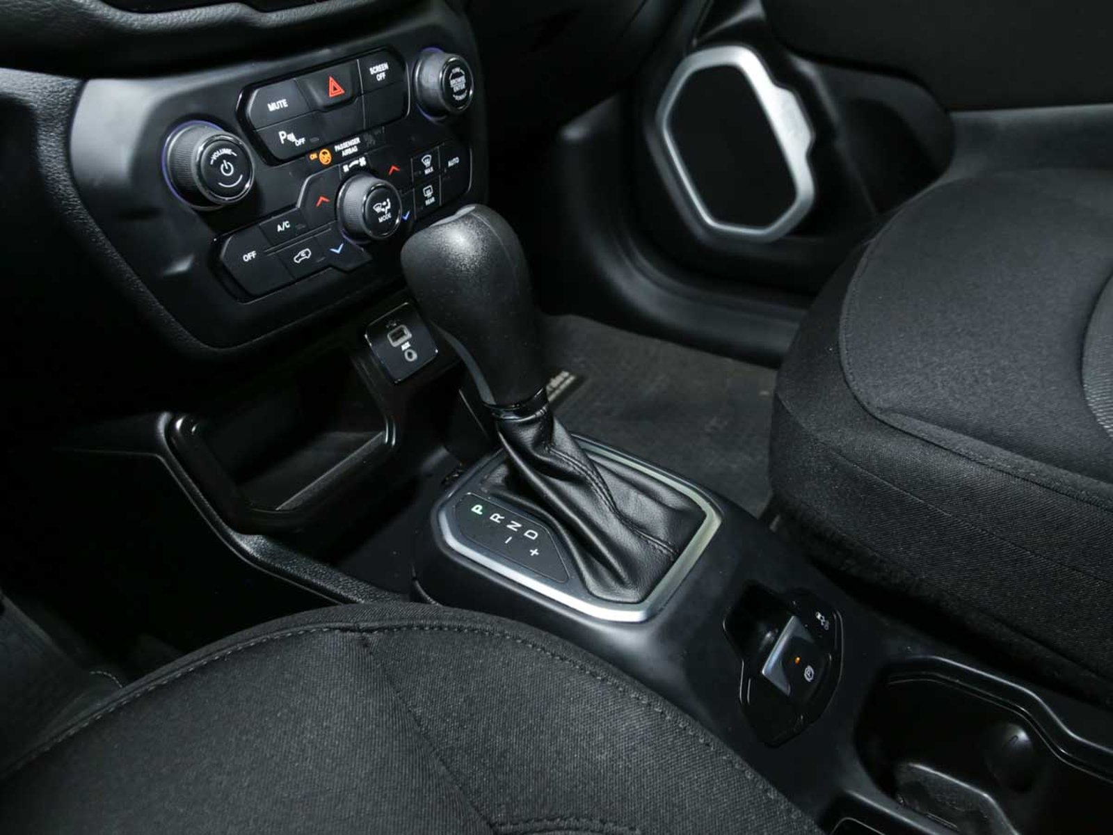 JEEP RENEGADE 1.8 AUT 2021 - Imagen 9 de 13
