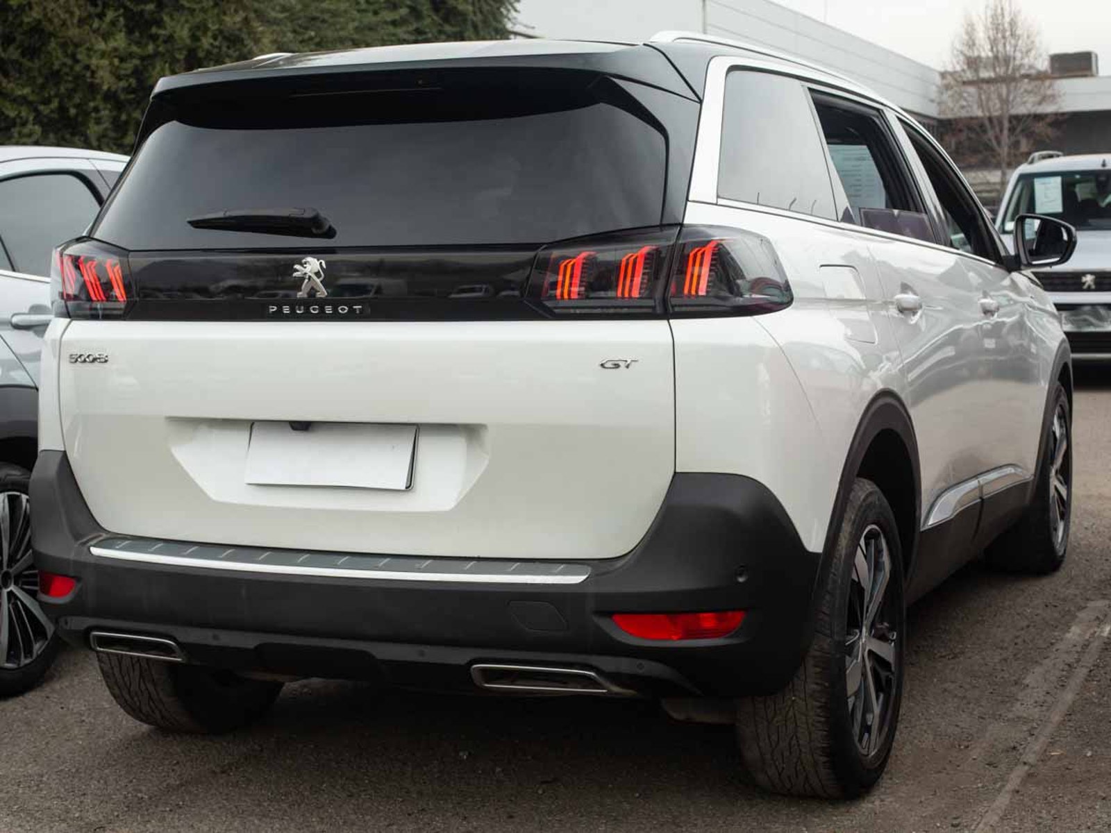 Peugeot 5008 GT PURETECH 180 EAT8 2022 - Foto 4 de 8