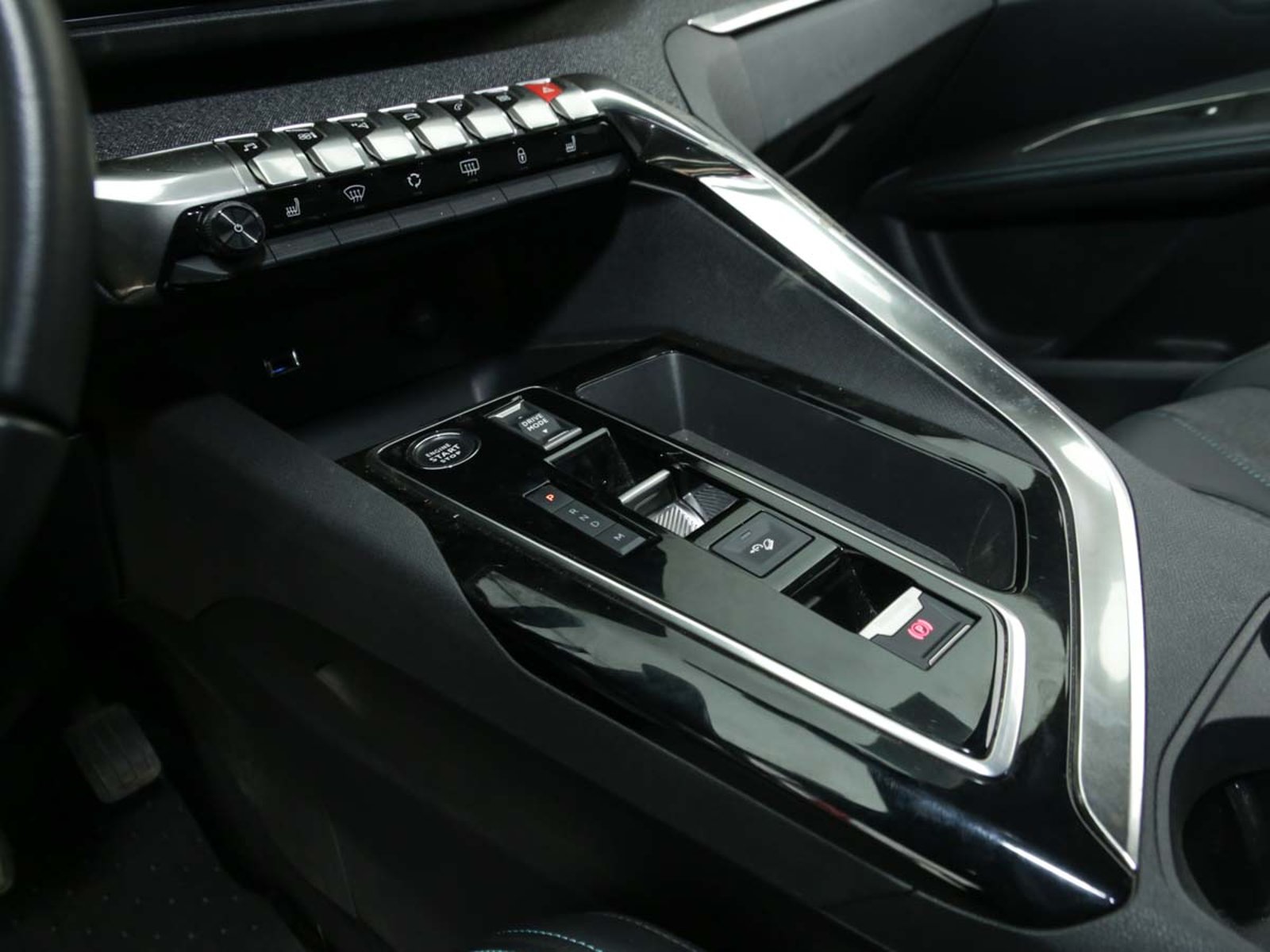 PEUGEOT 5008 BLUE HDI 130 HP 1.5 AUT 2024 - Imagen 9 de 14
