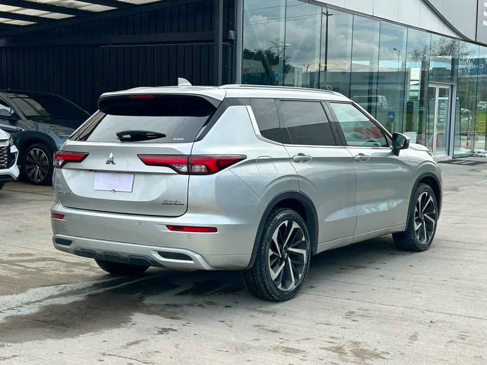 Mitsubishi NEW OUTLANDER 4X4 AT GLS LIMITED 2024 - Foto 4 de 8