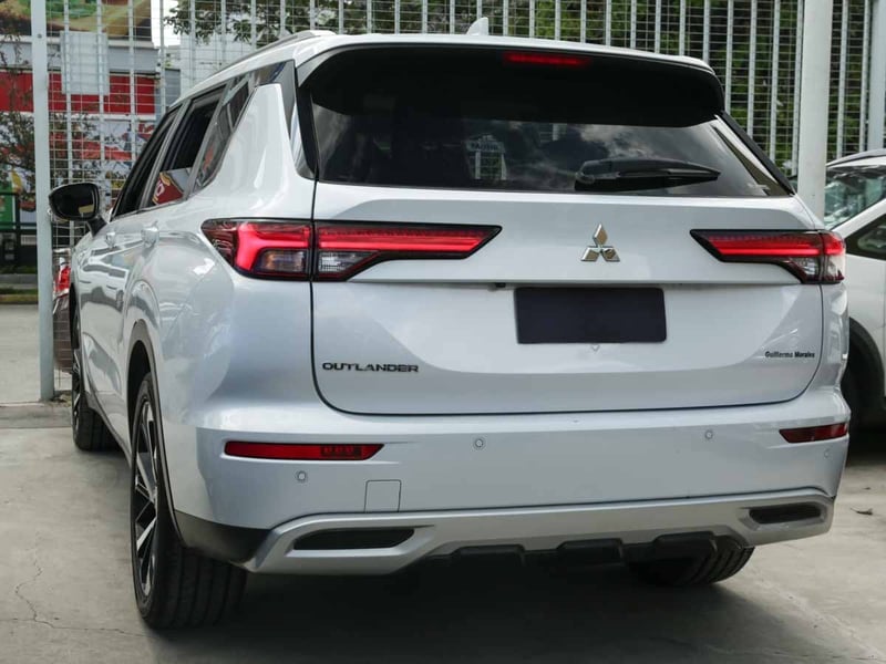Mitsubishi NEW OUTLANDER 4X4 AT GLS 2024 - Imagen 3 de 9