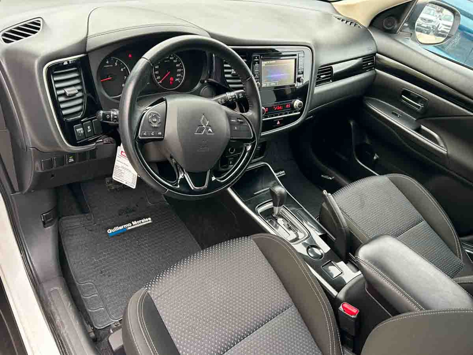 MITSUBISHI OUTLANDER 2.0 4X2  AUT. 2023 - Imagen 6 de 8
