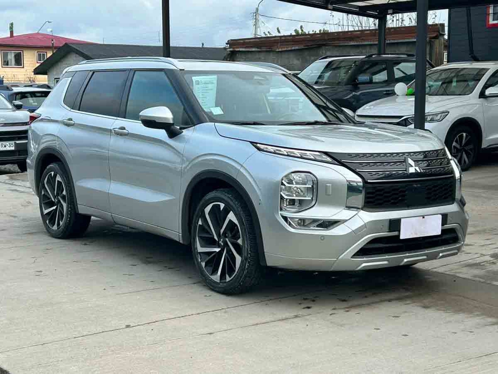Mitsubishi NEW OUTLANDER 4X4 AT GLS LIMITED 2024 - Foto 2 de 8