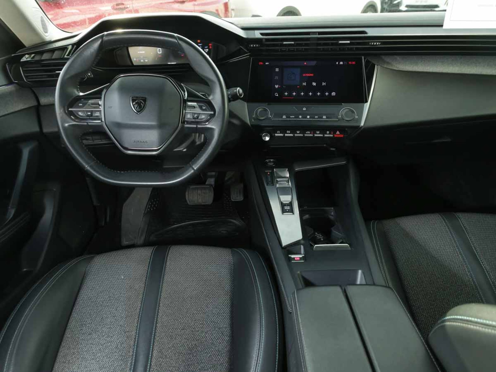 PEUGEOT 308 ALLURE PACK BLUE HDI 130 EAT8 2023 - Imagen 12 de 13