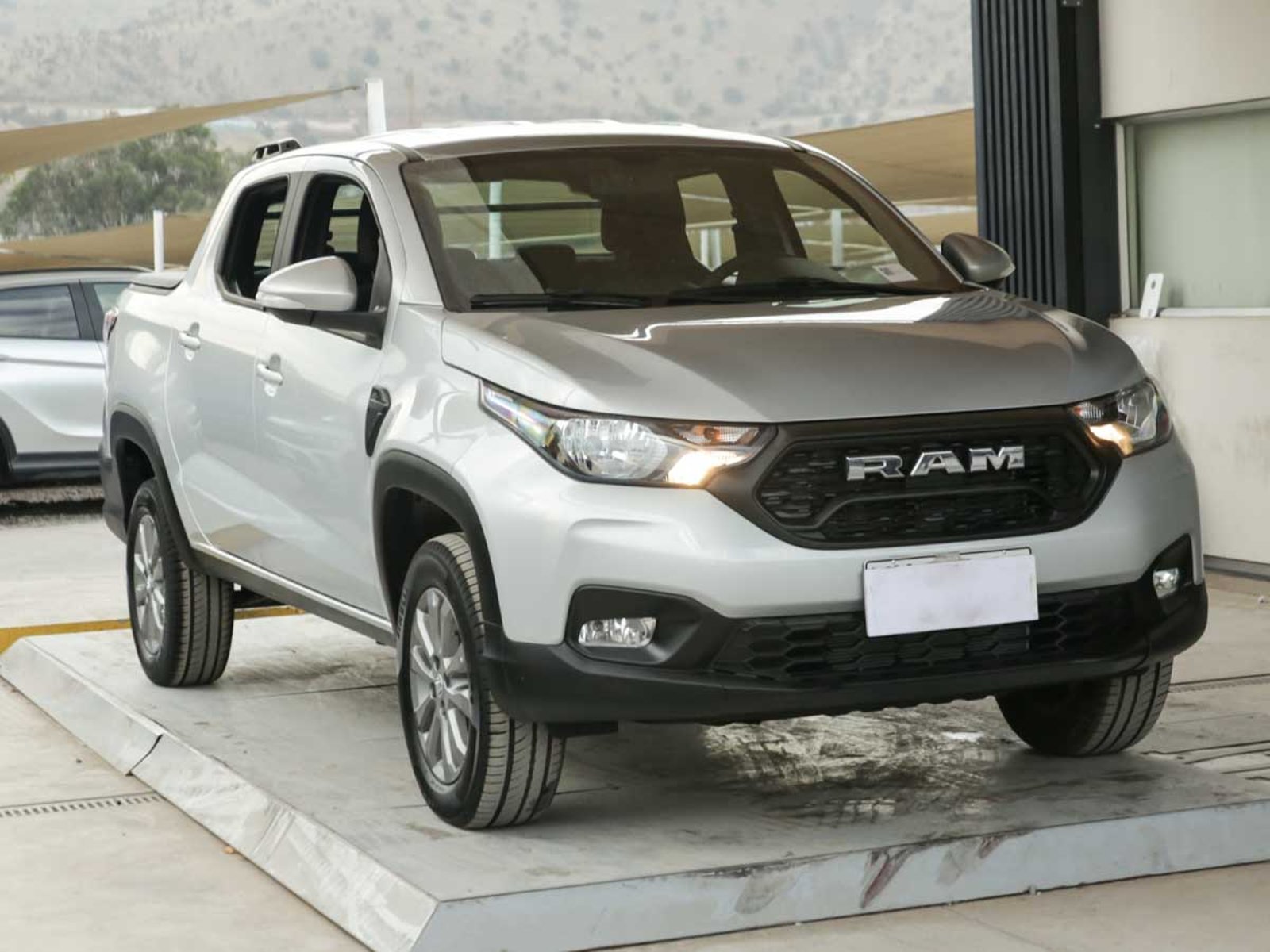 RAM 700 BIGHORN CREW CAB 1.3 MT 2026 - Imagen 3 de 14