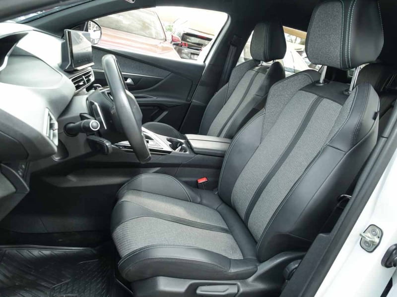 Peugeot 3008 ALLURE PACK BLUEHDI 130 EAT8 2024 - Imagen 7 de 8