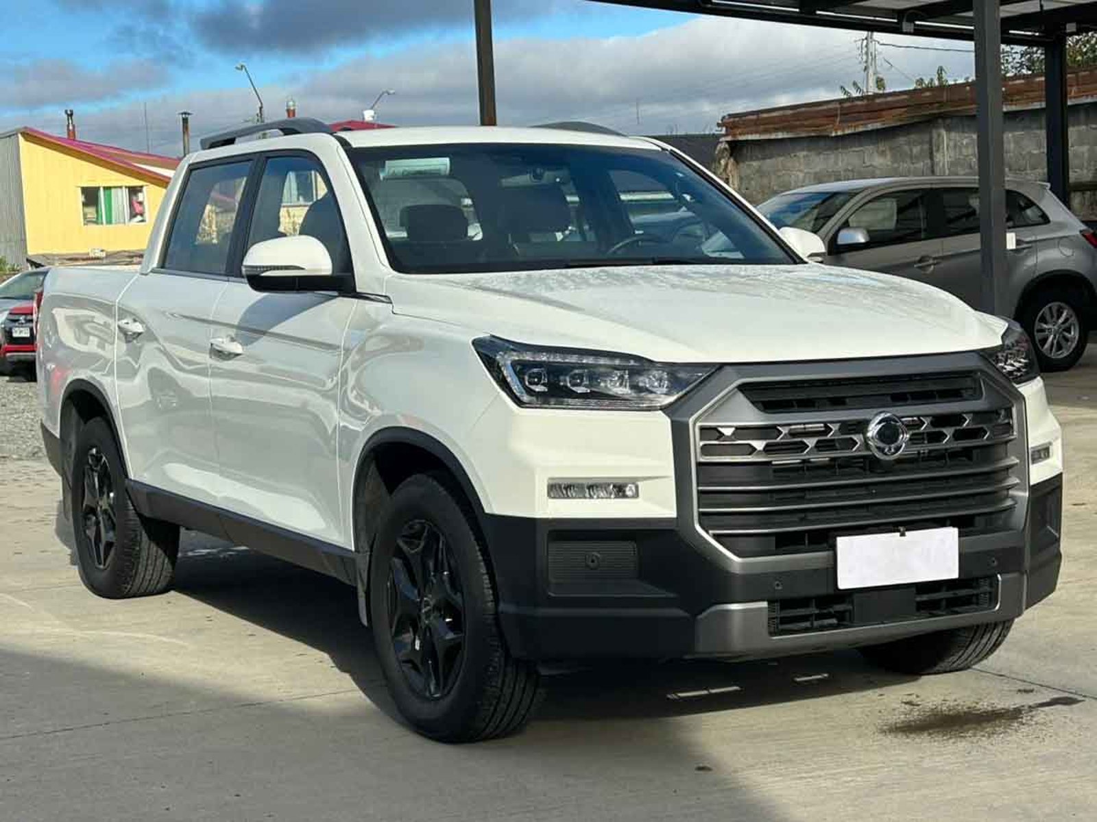 SsangYong MUSSO LIMITED PLUS 2.2 TD 6AT 4WD 6B 2026 - Foto 3 de 16