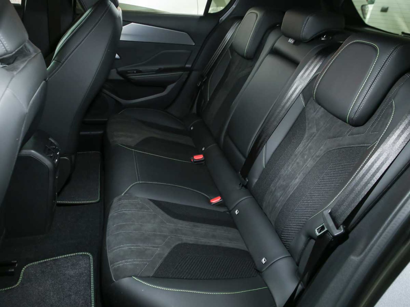 PEUGEOT 308 GT PURETECH 130 EAT8 2026 - Imagen 11 de 14