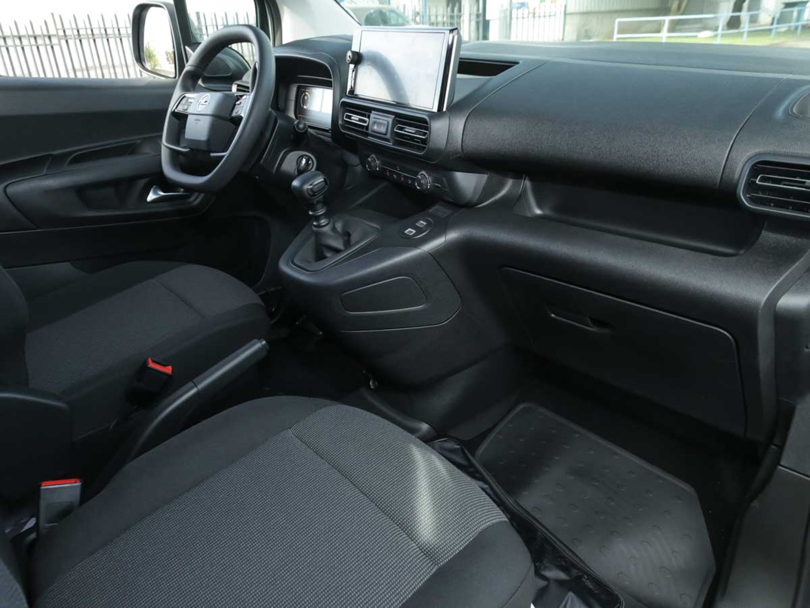 OPEL COMBO LITE DIESEL 100 HP MT 2026 - Imagen 11 de 14