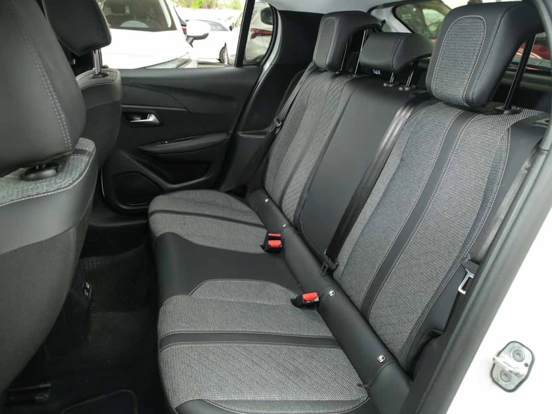 Peugeot 208 MCA ALLURE PURETECH 130 EAT8 2024 - Imagen 8 de 8