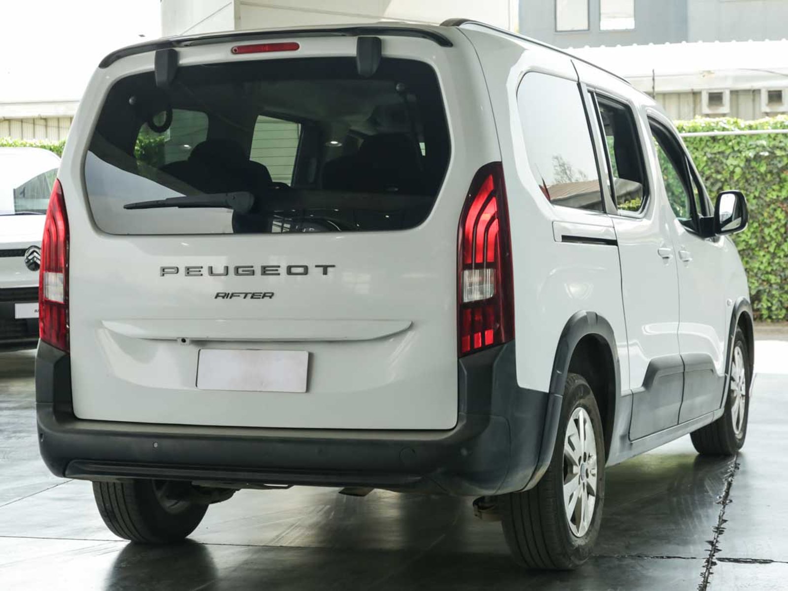Peugeot RIFTER MCA ALLURE DIESEL 130HP AT 2025 - Foto 4 de 8
