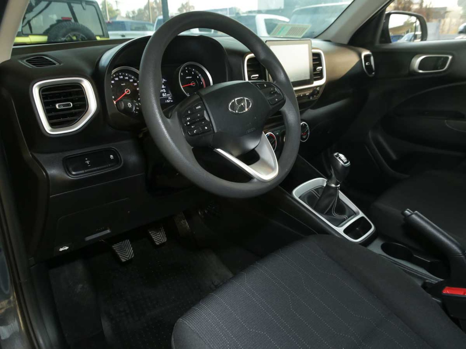 HYUNDAI VENUE QX 1.6 MT PLUS 2025 - Imagen 6 de 8