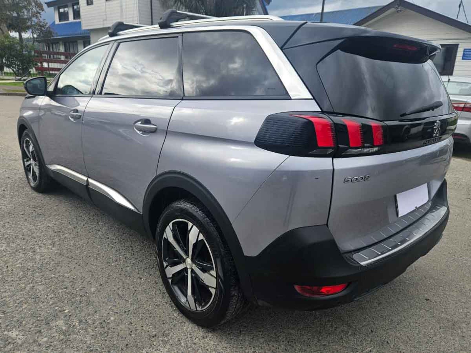 Peugeot 5008 ALLURE 1.6 AUT 2018 - Foto 4 de 8