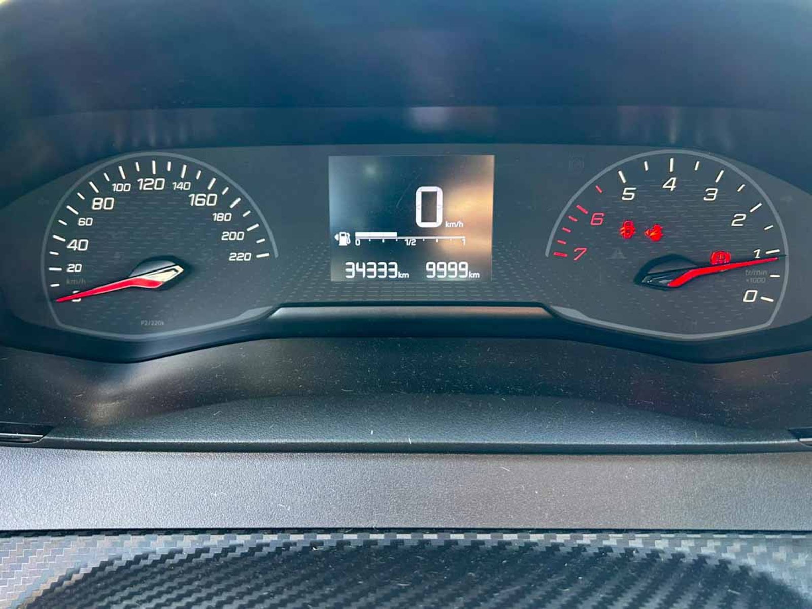 PEUGEOT 208 TECH EDITION BLUEHDI 100 2024 - Imagen 7 de 16