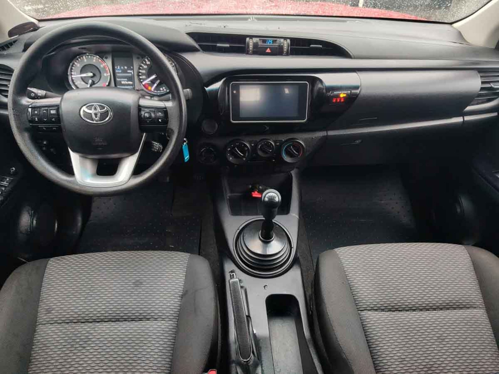 Toyota HILUX DCAB MT 4X4 2.4 2024 - Imagen 8 de 8