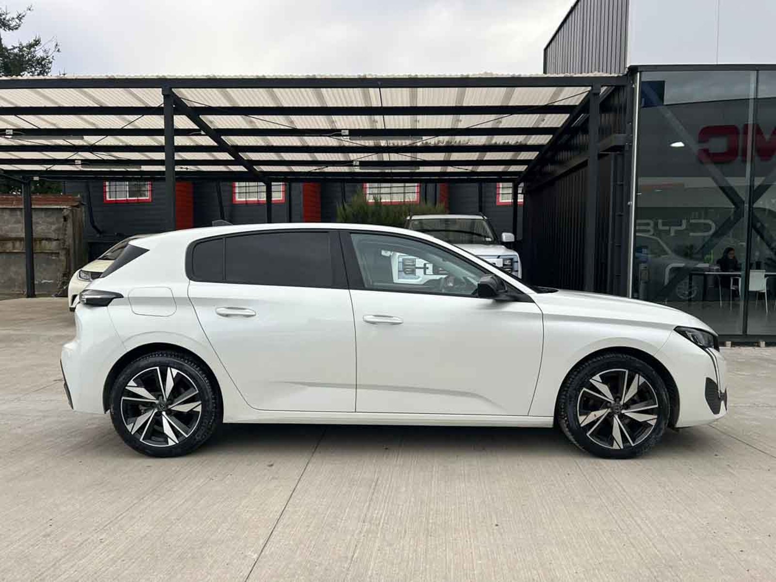 Peugeot 308 ACTIVE PACK 1.2 PURETECH 110HP 2024 - Imagen 16 de 20