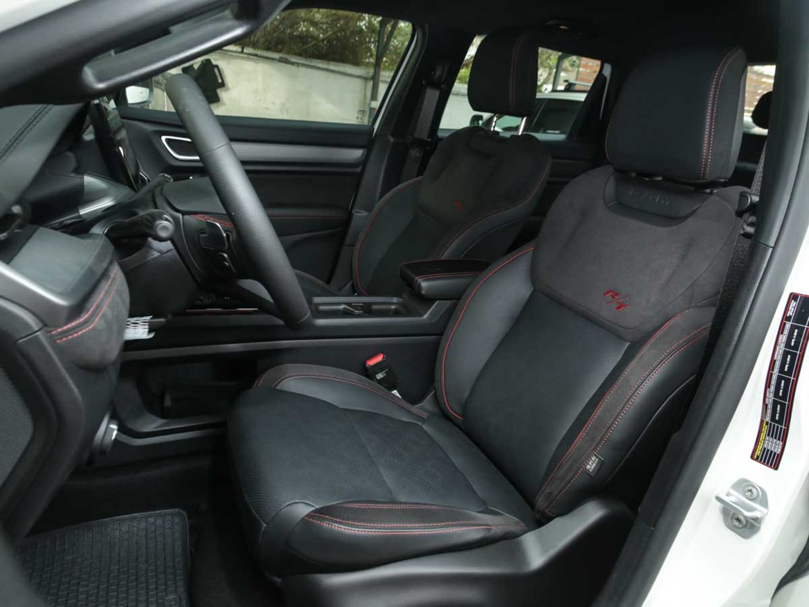 RAM RAMPAGE R/T 2.0 GASOLINA 272 HP 4X4 AT 2026 - Imagen 7 de 8