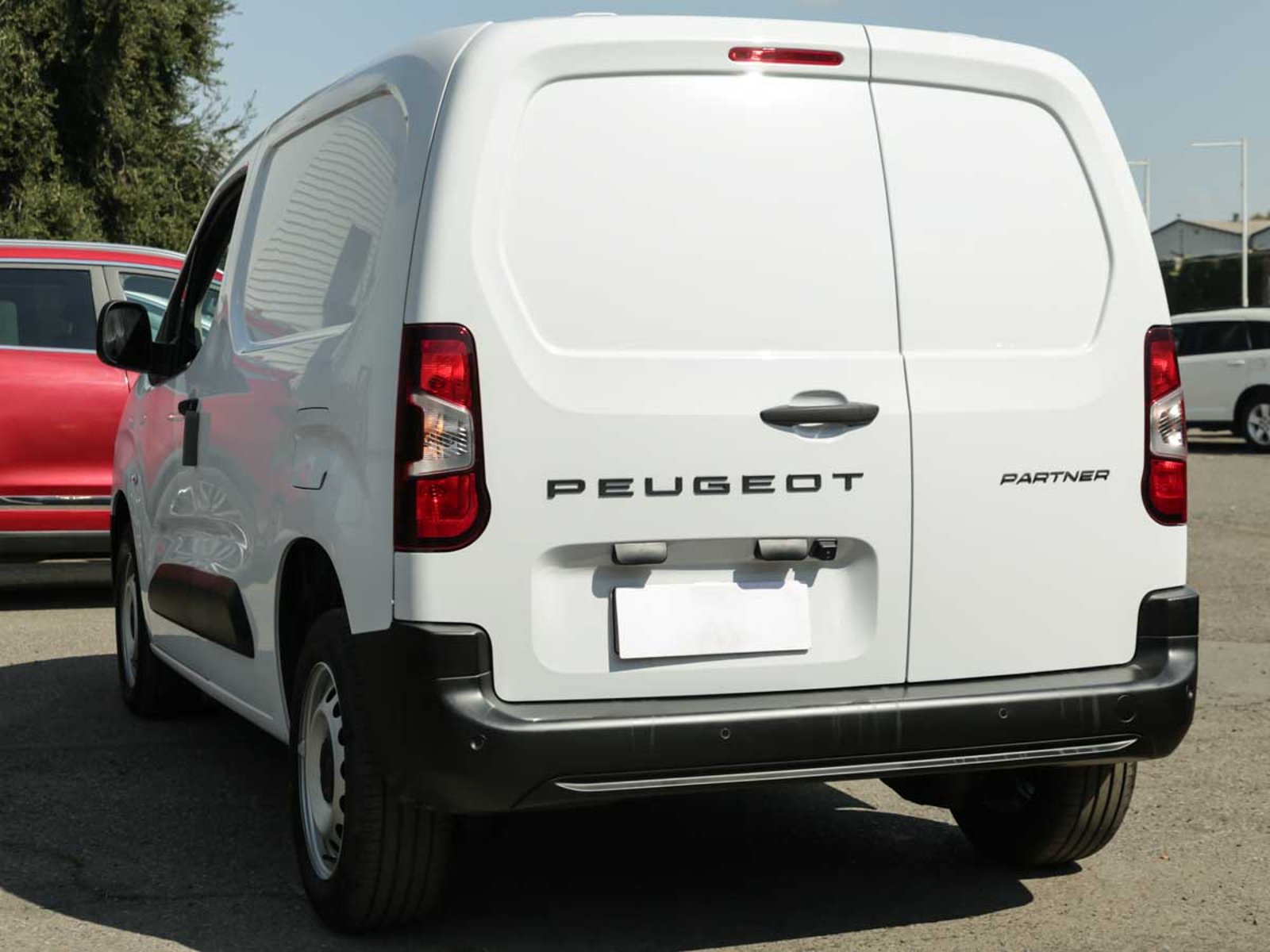 Peugeot PARTNER MCA L1 DIESEL 100HP MT 2026 - Foto 3 de 8