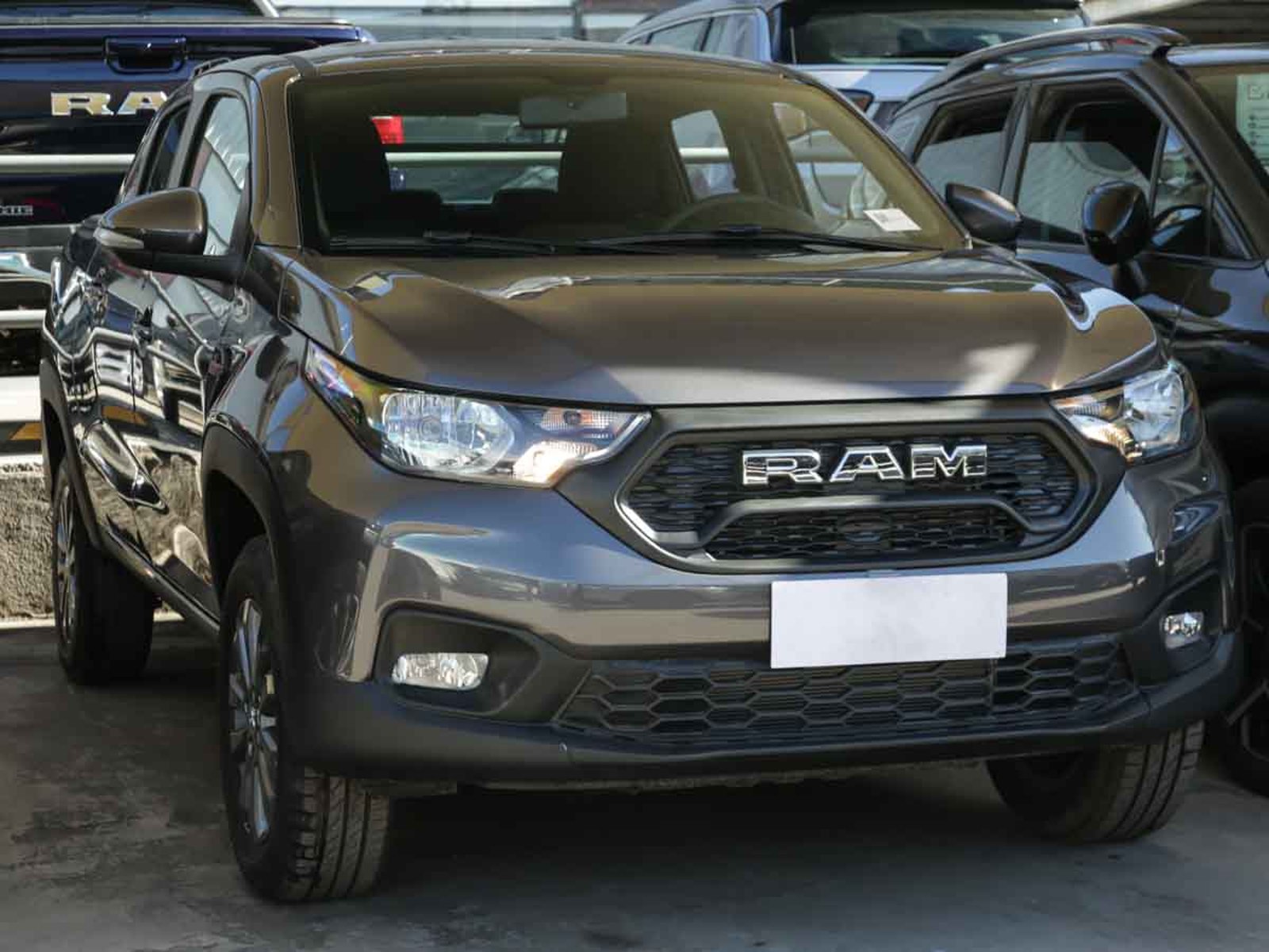 RAM 700 BIGHORN CREW CAB 1.3 MT 2026 - Foto 2 de 8