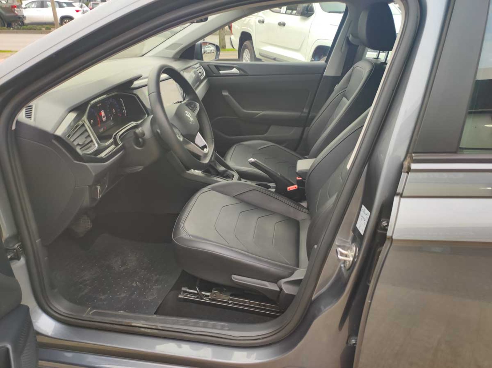 VOLKSWAGEN VIRTUS TSI 1.0 AUT 2025 - Imagen 6 de 8