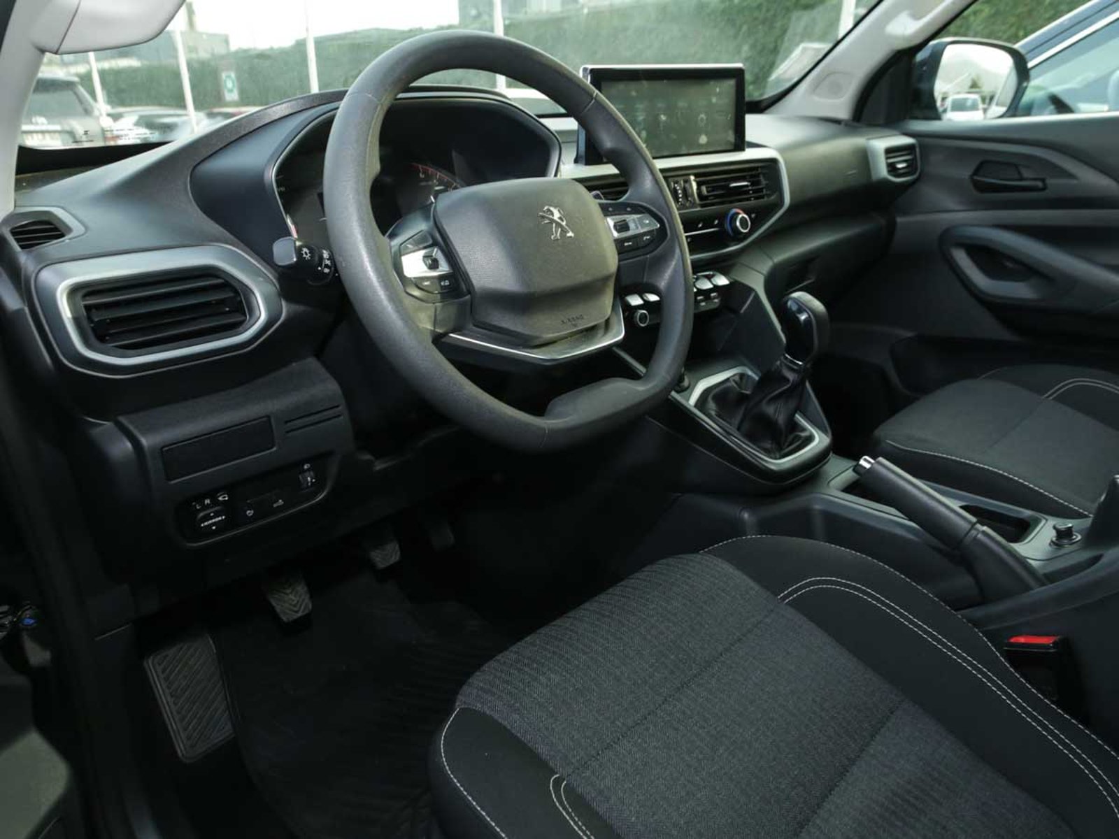 Peugeot Landtrek Active BlueHDi 180 4x4 MT 2024 - Imagen 6 de 8