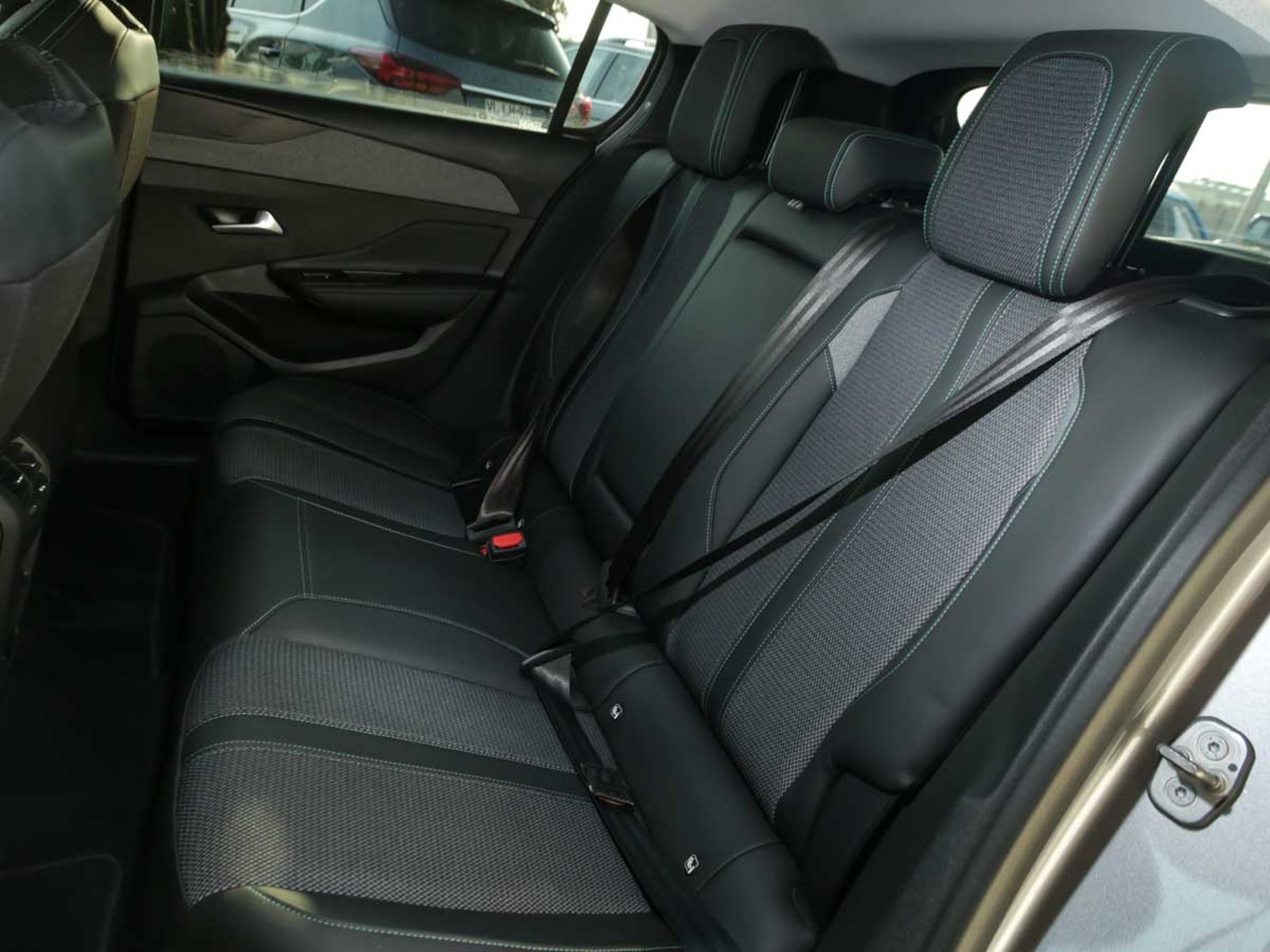 PEUGEOT 308 ALLURE PURETECH 1.2 AUT 2023 - Imagen 8 de 8